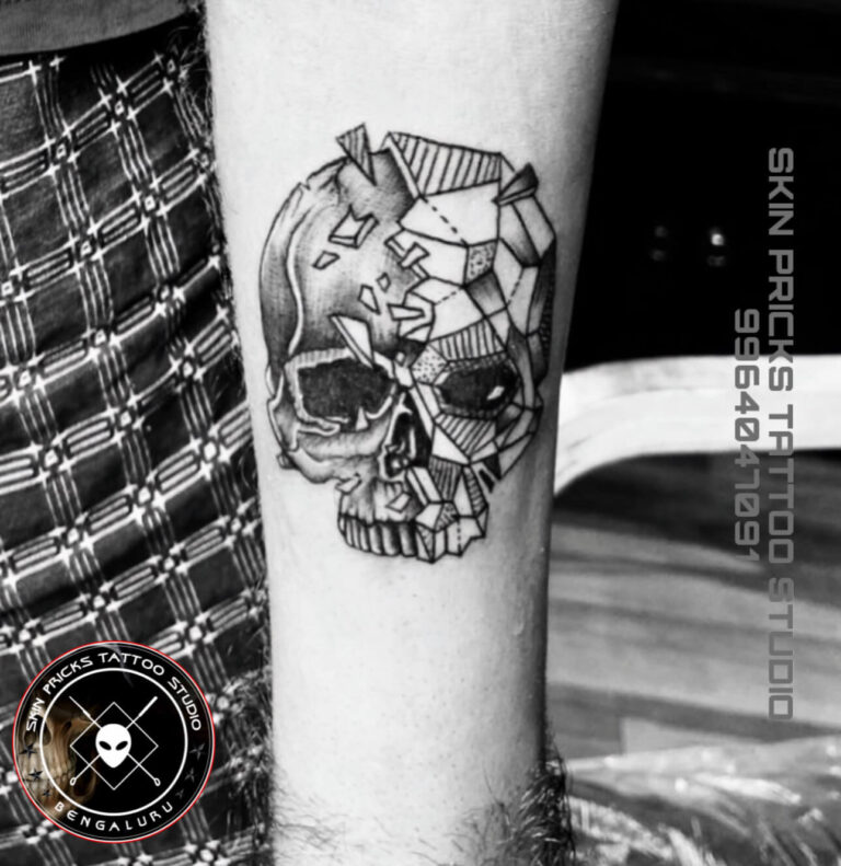 skin-pricks-geometrical-tattoo