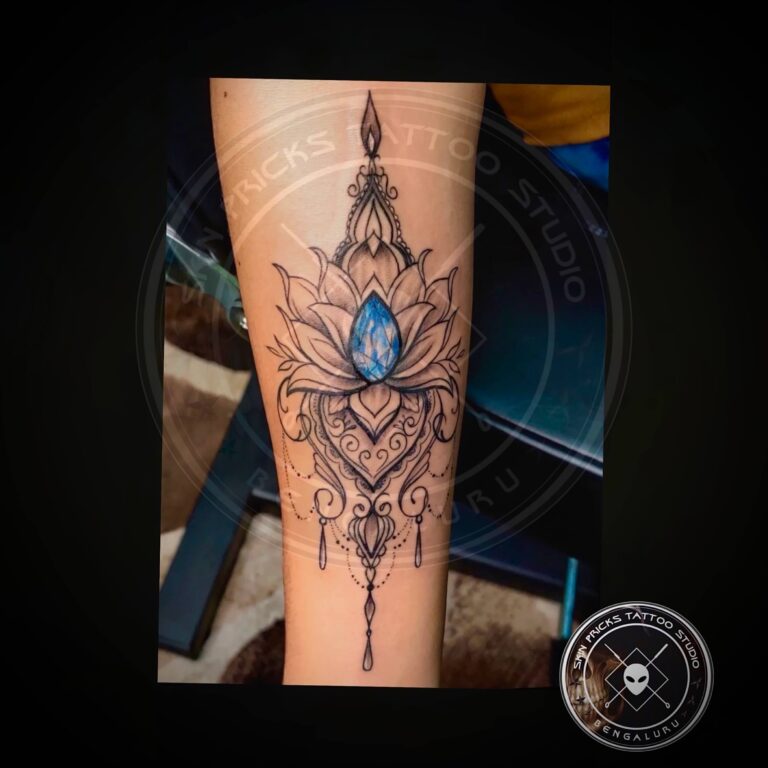 skin-pricks-geometrical-tattoo4